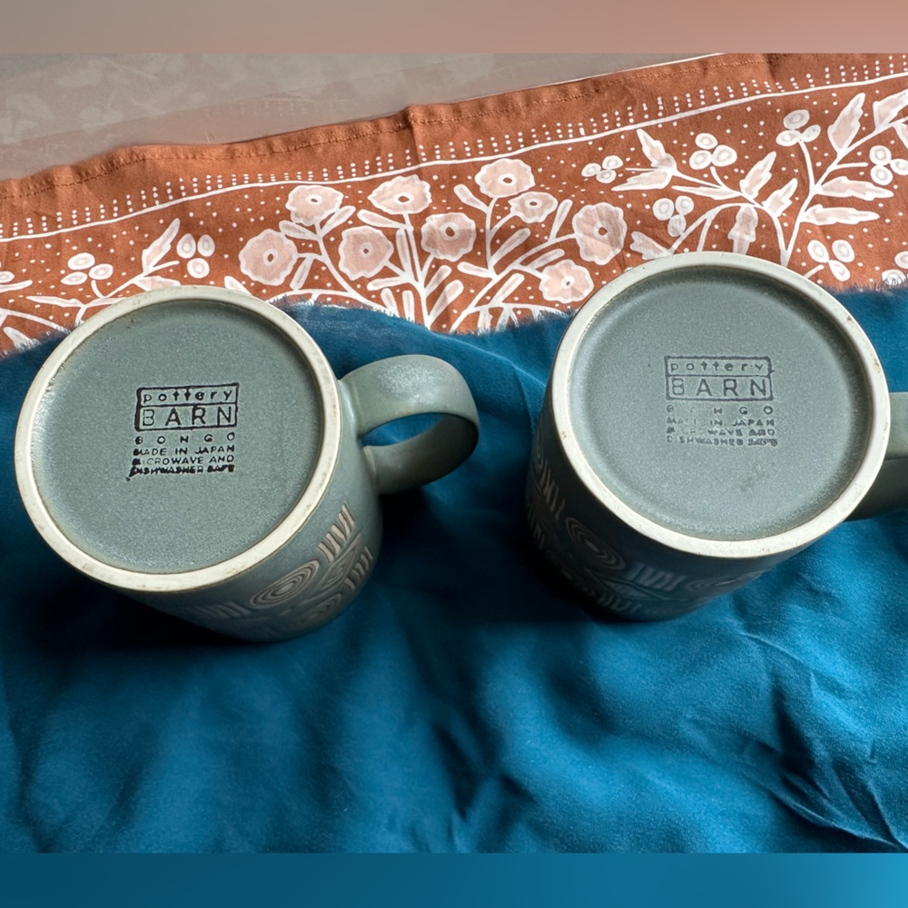 Pair (2) Pottery Barn Bongo Aztec stoneware mugs - Picture 4 of 5